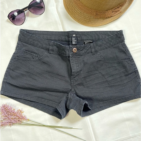 ♻️DISPONIBLE ♻️ 
✨🍂PRE-LOVED H&M Short🍂✨ - Picture 3 of 6